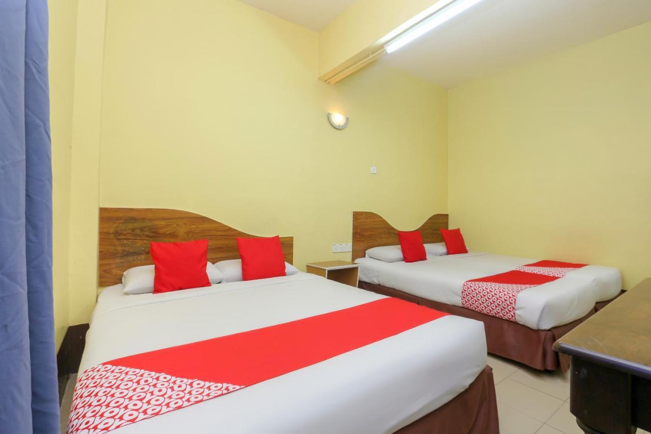 Oyo 90162 Aj Hotel Kuala Berang Екстер'єр фото