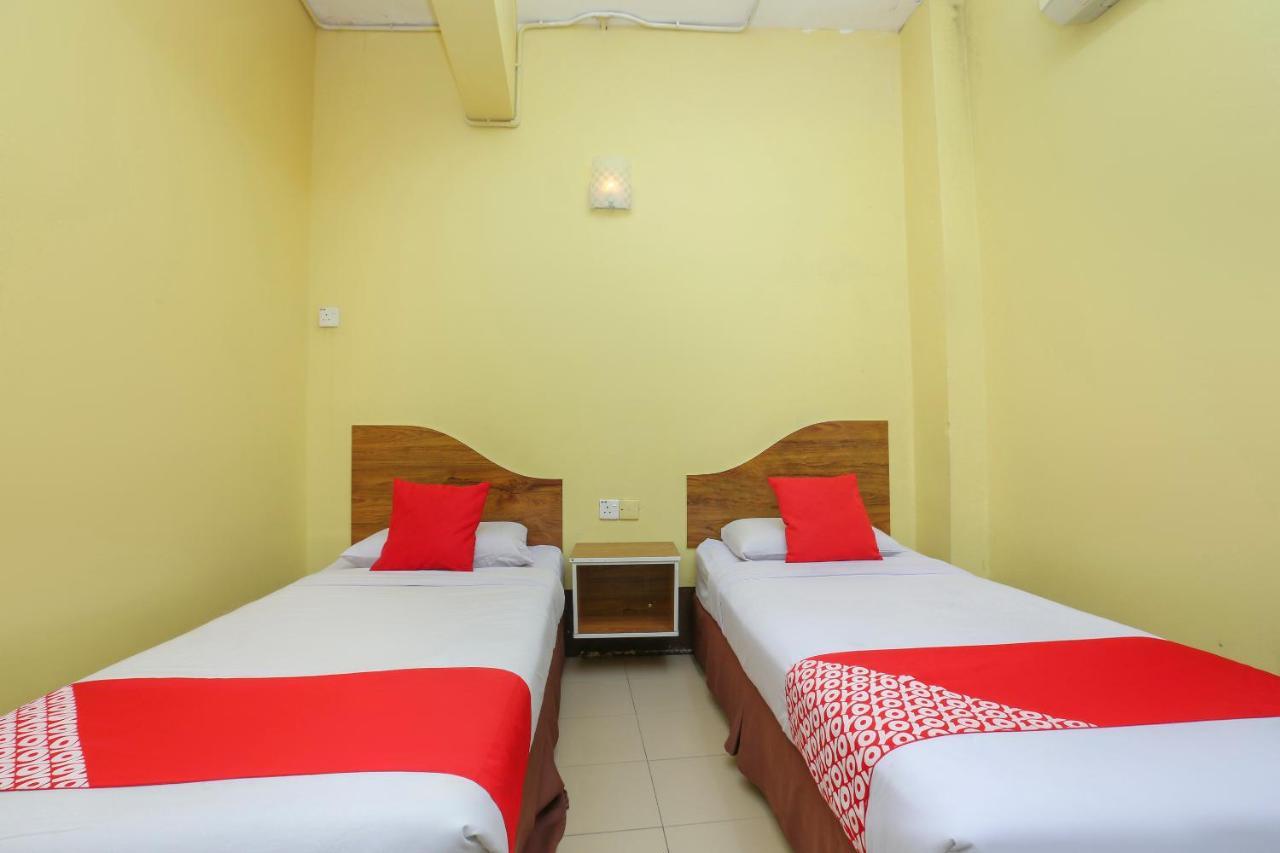 Oyo 90162 Aj Hotel Kuala Berang Екстер'єр фото