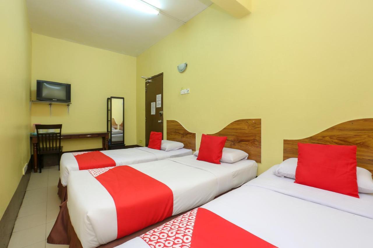 Oyo 90162 Aj Hotel Kuala Berang Екстер'єр фото