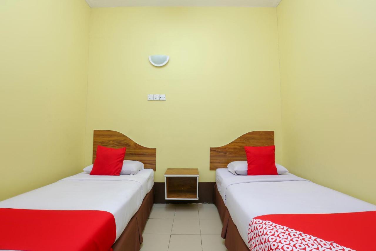 Oyo 90162 Aj Hotel Kuala Berang Екстер'єр фото