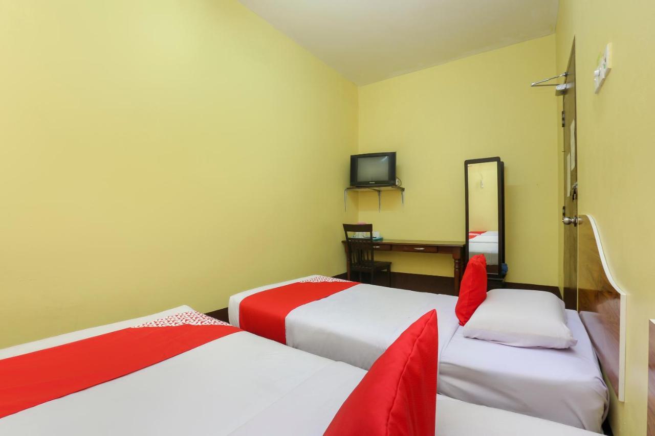 Oyo 90162 Aj Hotel Kuala Berang Екстер'єр фото